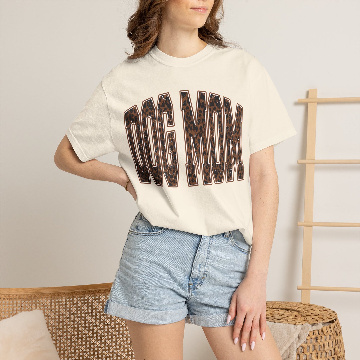 Dog Mom T-Shirt — Leopard Print "Dog Mom" Graphic Tee for Pet Lovers