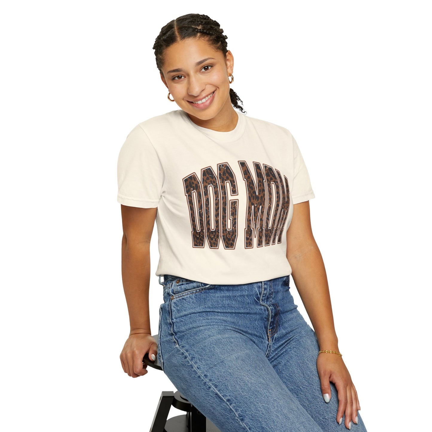 Dog Mom T-Shirt — Leopard Print "Dog Mom" Graphic Tee for Pet Lovers