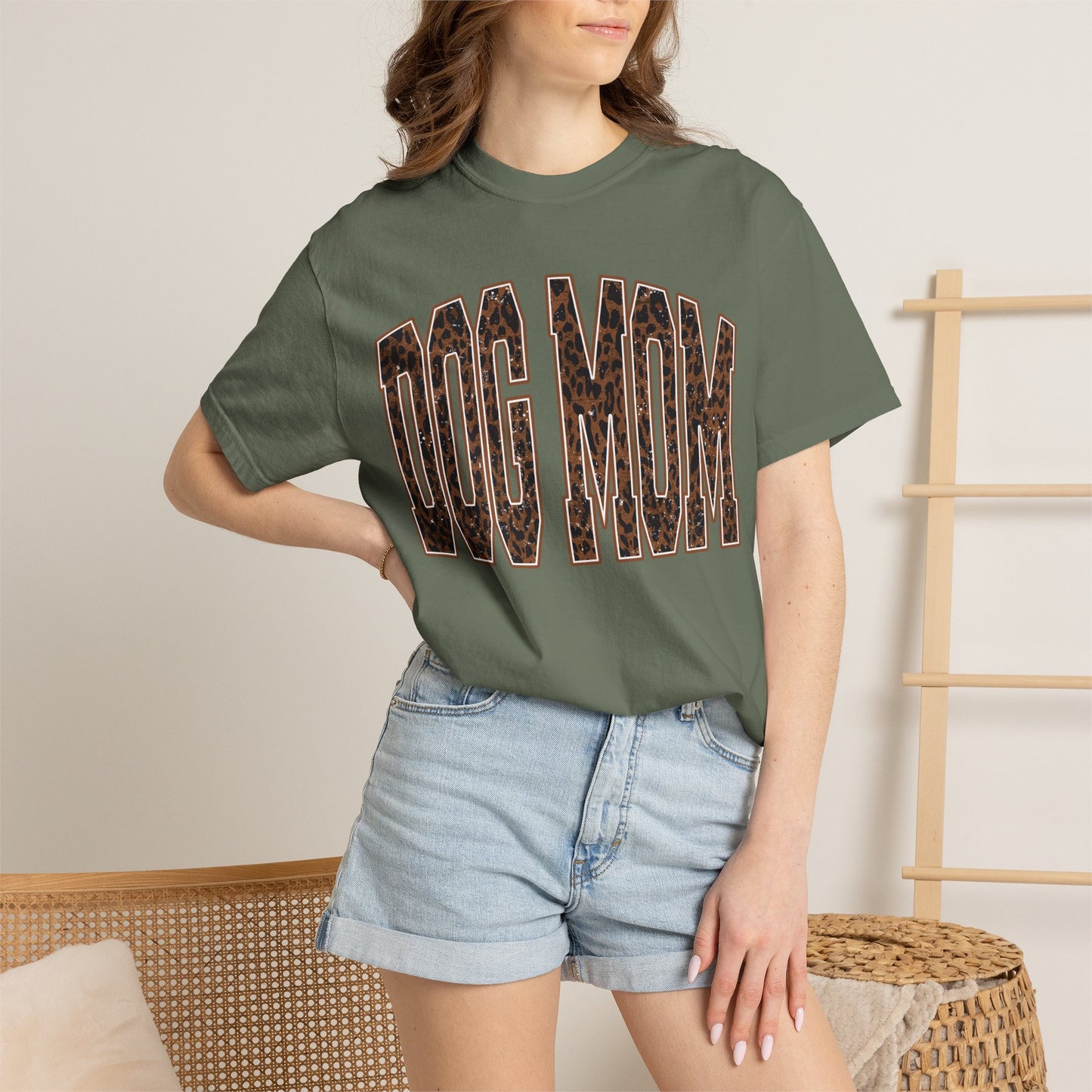 Dog Mom T-Shirt — Leopard Print "Dog Mom" Graphic Tee for Pet Lovers