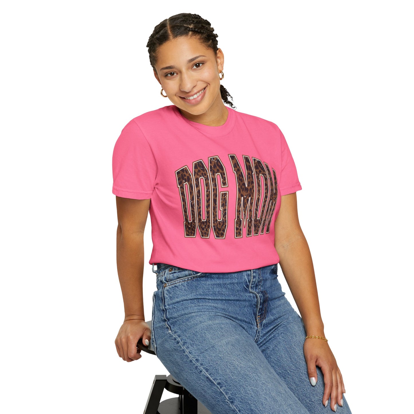 Dog Mom T-Shirt — Leopard Print "Dog Mom" Graphic Tee for Pet Lovers