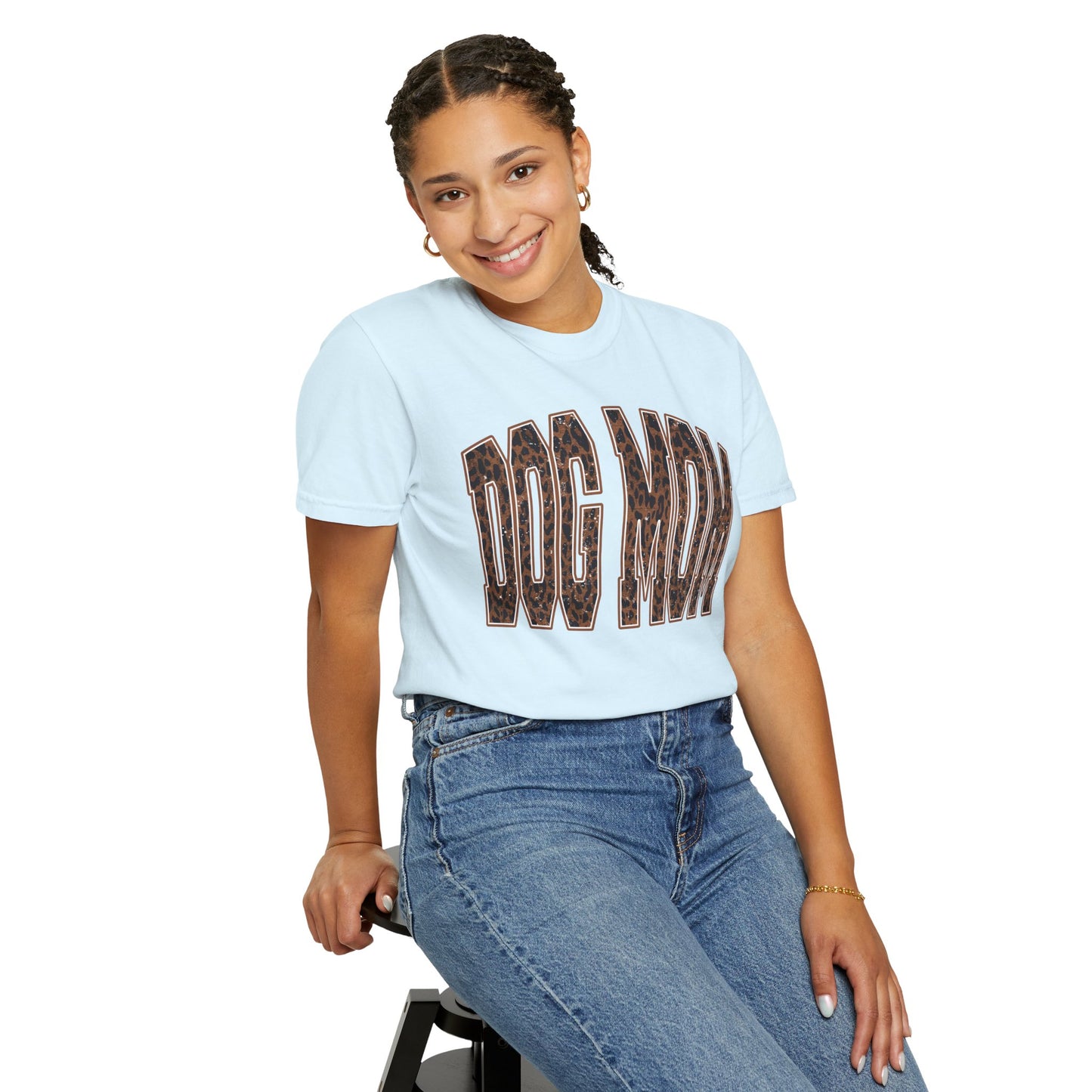 Dog Mom T-Shirt — Leopard Print "Dog Mom" Graphic Tee for Pet Lovers