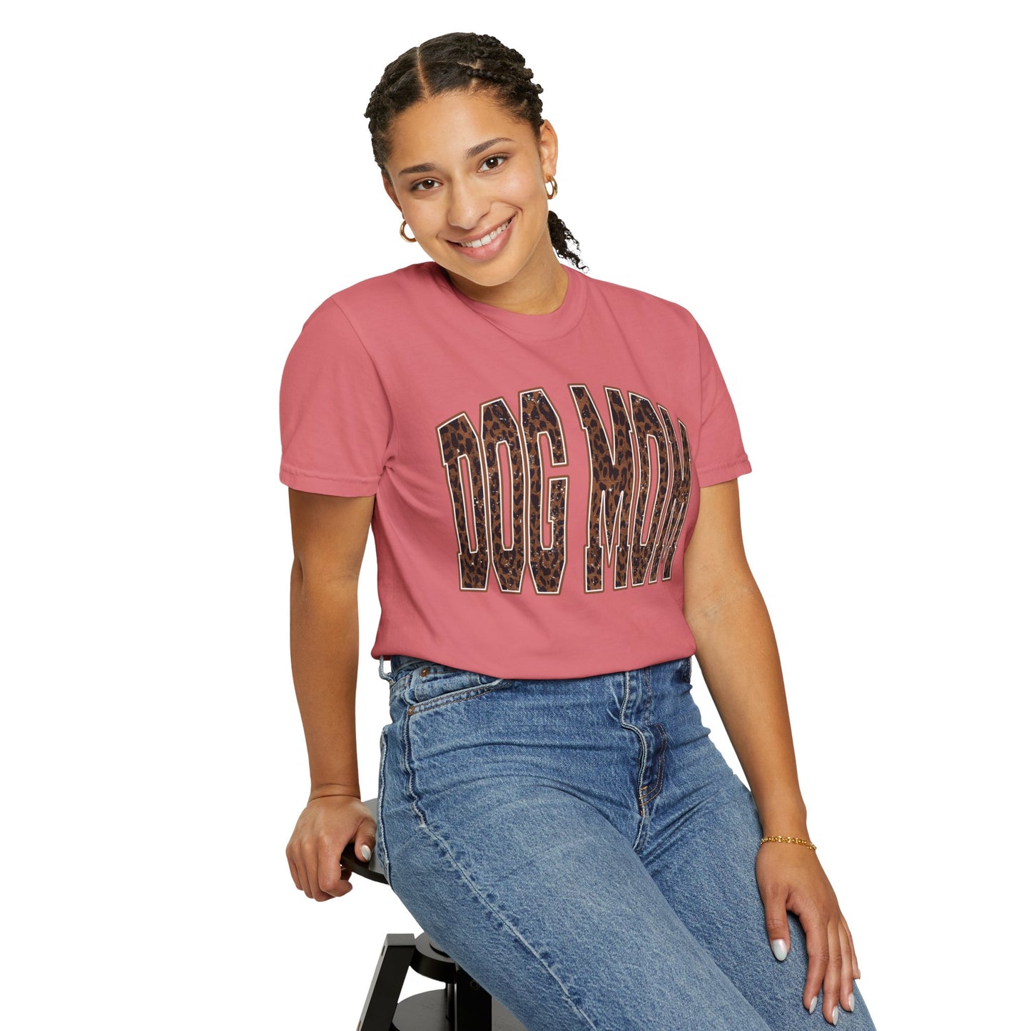Dog Mom T-Shirt — Leopard Print "Dog Mom" Graphic Tee for Pet Lovers