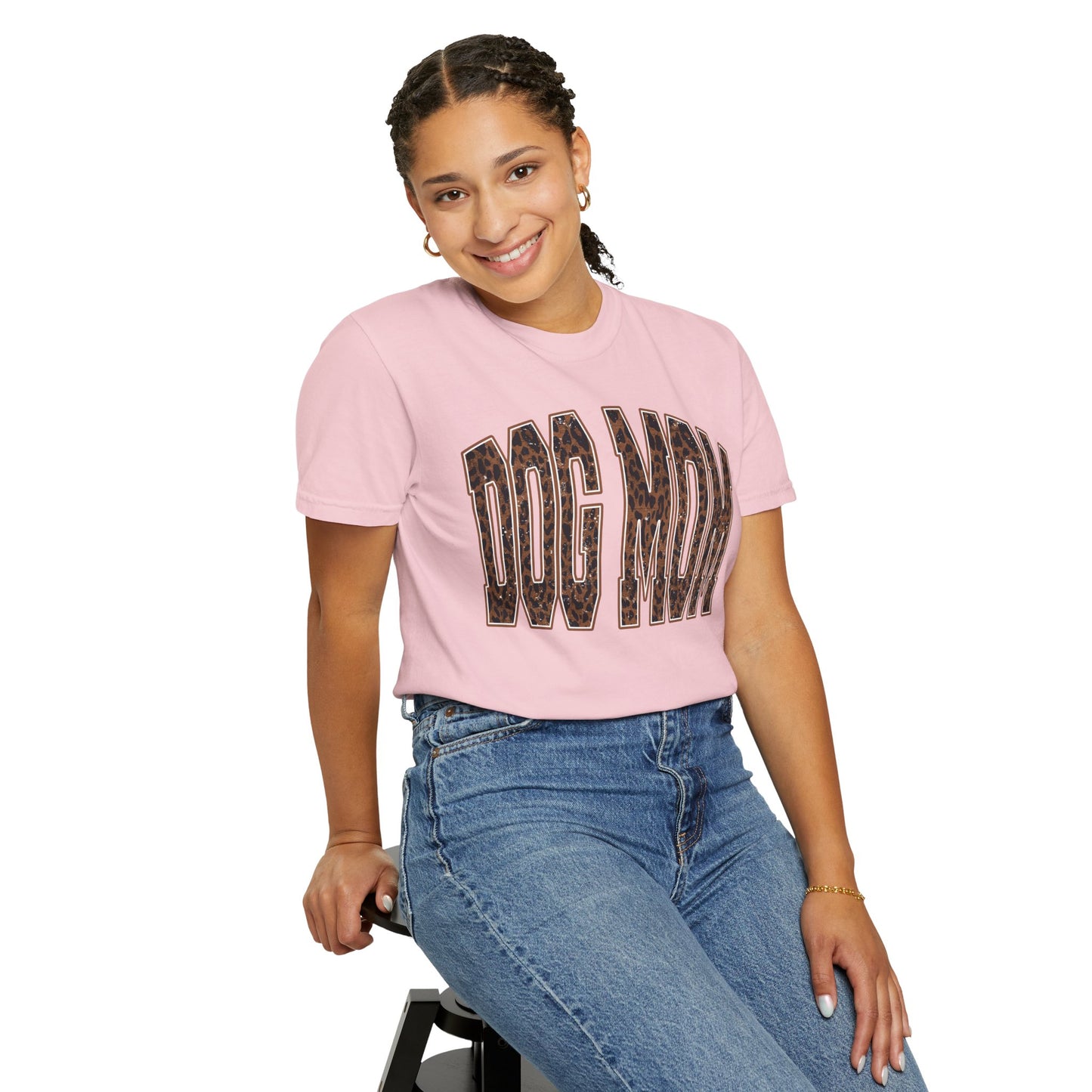 Dog Mom T-Shirt — Leopard Print "Dog Mom" Graphic Tee for Pet Lovers