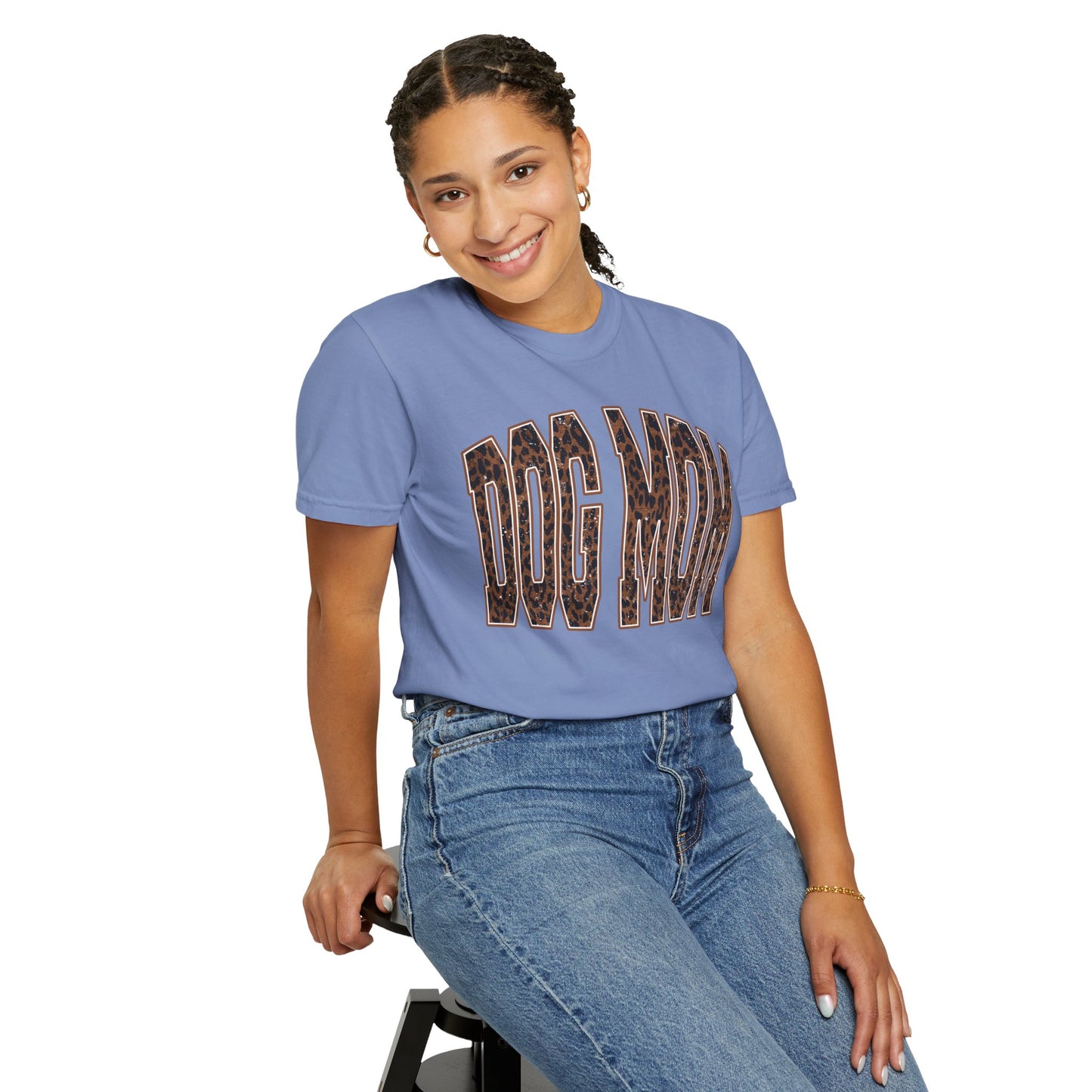 Dog Mom T-Shirt — Leopard Print "Dog Mom" Graphic Tee for Pet Lovers