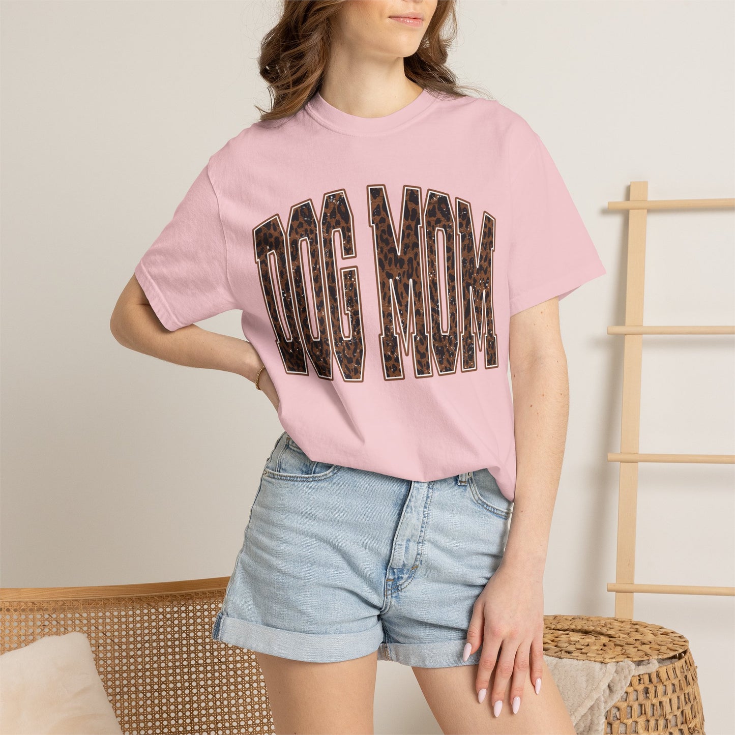 Dog Mom T-Shirt — Leopard Print "Dog Mom" Graphic Tee for Pet Lovers