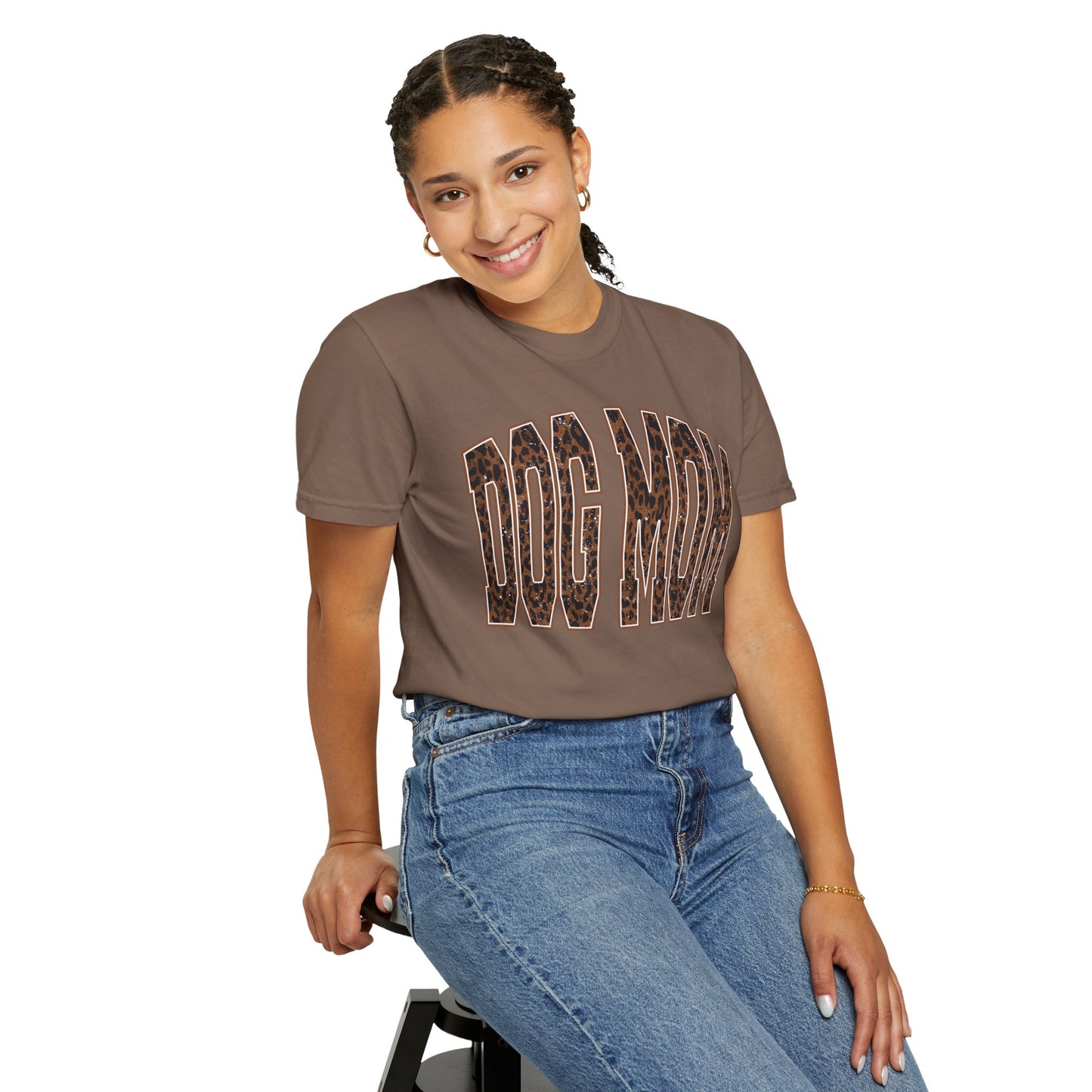 Dog Mom T-Shirt — Leopard Print "Dog Mom" Graphic Tee for Pet Lovers