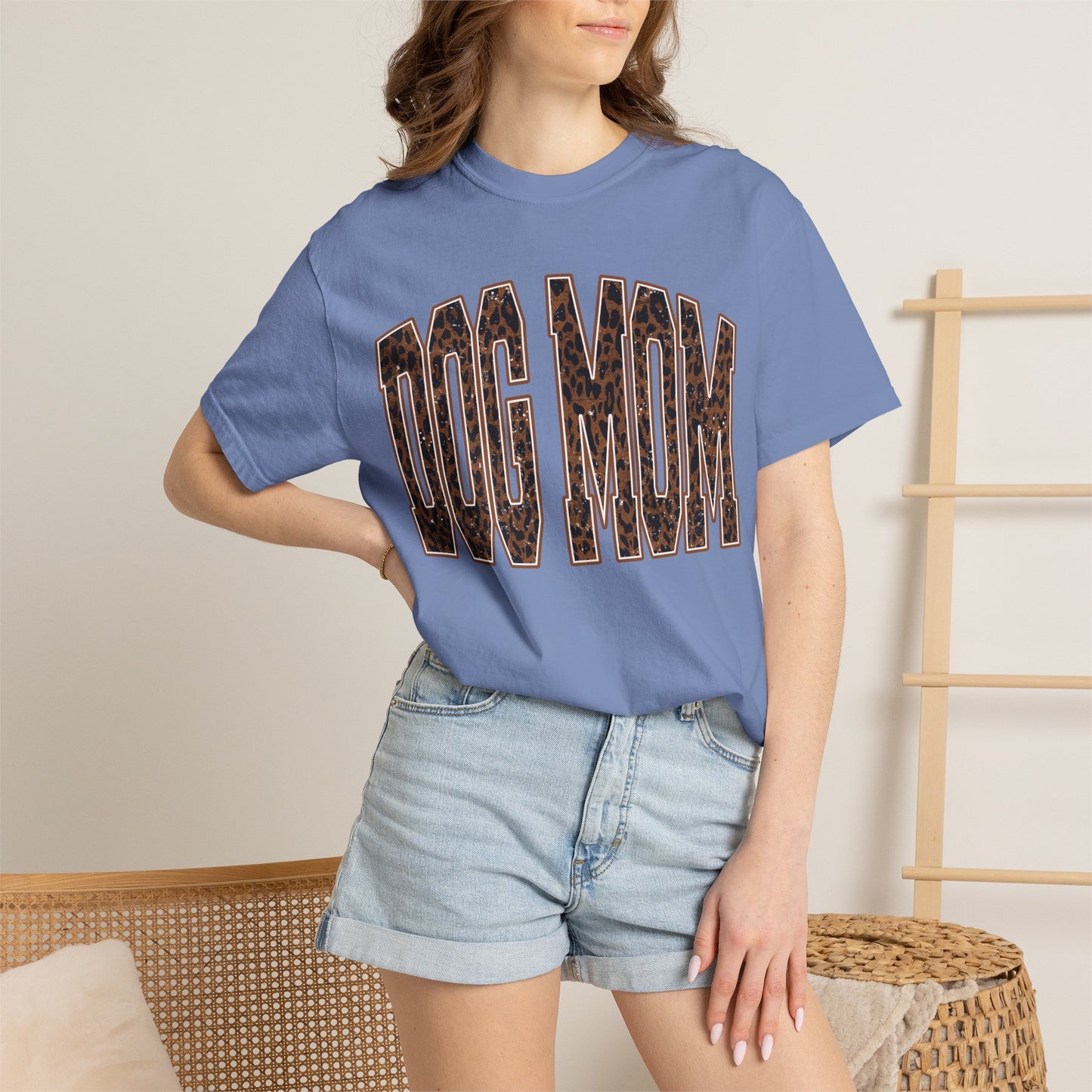 Dog Mom T-Shirt — Leopard Print "Dog Mom" Graphic Tee for Pet Lovers