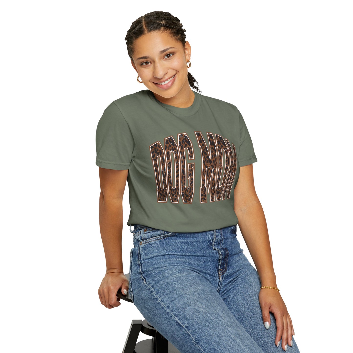 Dog Mom T-Shirt — Leopard Print "Dog Mom" Graphic Tee for Pet Lovers