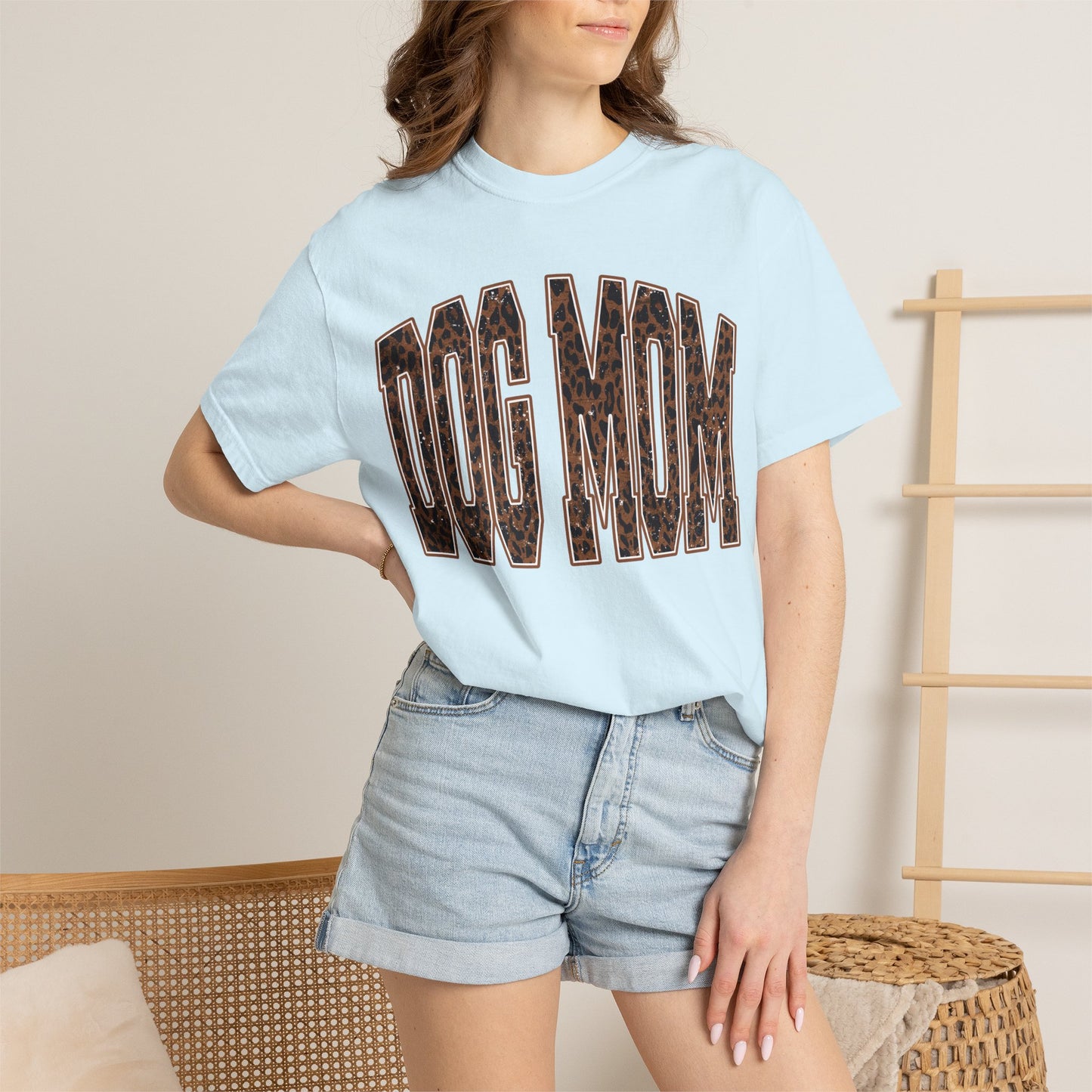 Dog Mom T-Shirt — Leopard Print "Dog Mom" Graphic Tee for Pet Lovers